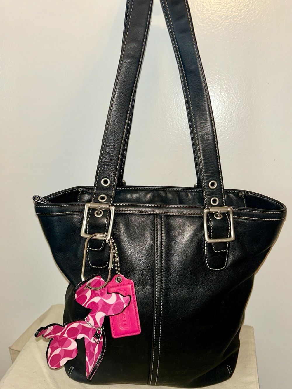 Coach Hamptons vintage black leather shoulder tote . With Custom Purse Charm